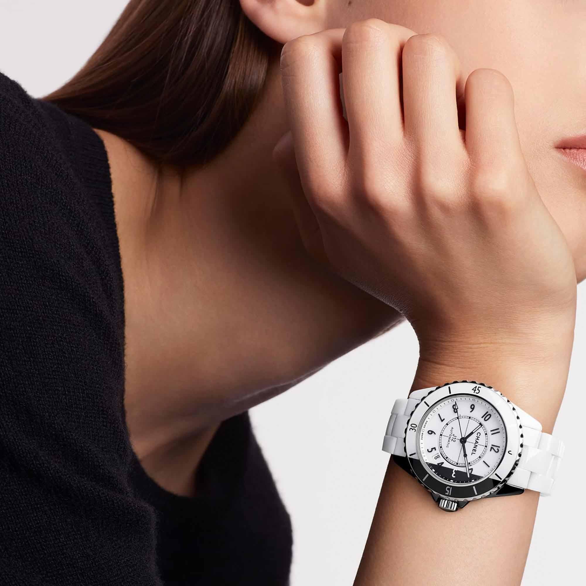 CHANEL J12 PARADOXE KALIBER 12.1 Uhr, 38 mm | Laufer