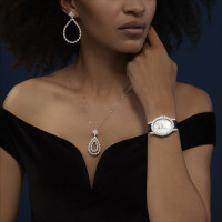 L'Heure Du Diamant Drop Anhänger mit Halskette