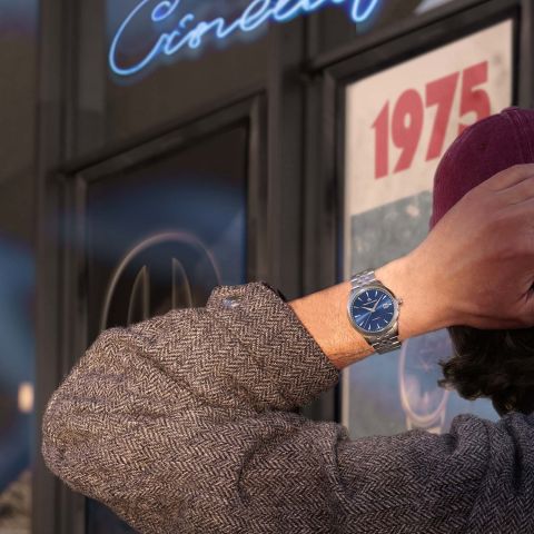 756008-SS002-430-1_1975_Auto_40_Blue_lifestyle