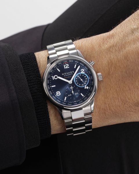 0790_Club_Sport_neomatik_Weltzeit_blau_wristshot_116_PR