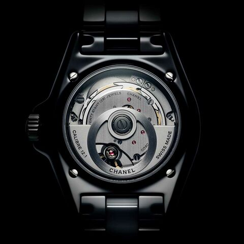 chanel-j12-HO2018-calibre-12.1-uhrwerk-ceramic-black-uhr-juwelierlauferminden