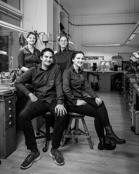 goldschmiede-schmuck-team-mitarbeiter-goldschmied-juwelierlauferminden