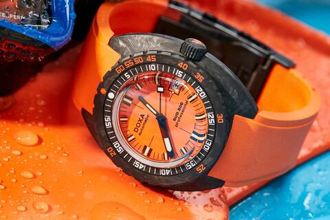 doxa-uhr-sub300-carbon-professional-822.70.351.21-juwelierlauferminden