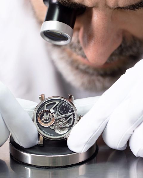 Craftmanship-Le-Cercle-des-horlogers-Dual-Time-Speake-Marin-juwelierlauferminden