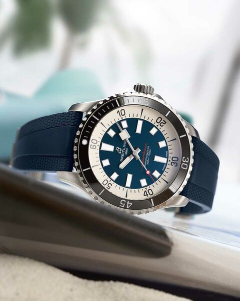 A17376211C1S1_BR-SUPEROCEAN-44-BleuCoutchouk-StillLife_RVB