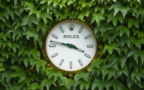 06.Two_Column_rolex_clock_1440x900