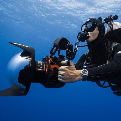 SUB_250T_GMT_Lifestyle_52