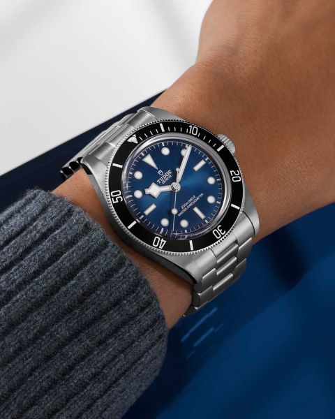 TUDOR_NP25_BLACK BAY 68_LIFESTYLE-7