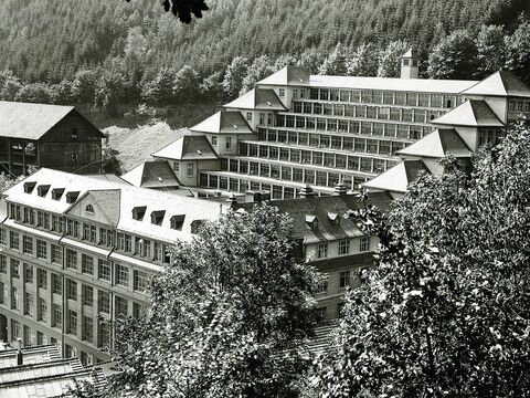 junghans-1918-terrassenbau-fertig-uhr-juwelierlauferminden