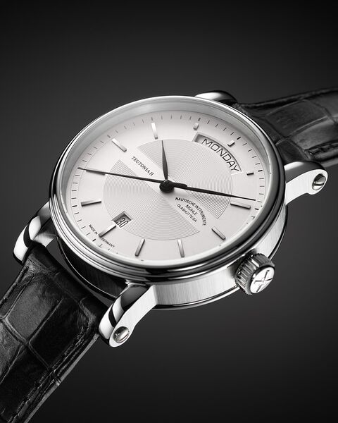 muehle-glashuette-teutonia-tag-datum-uhr-juwelierlauferminden