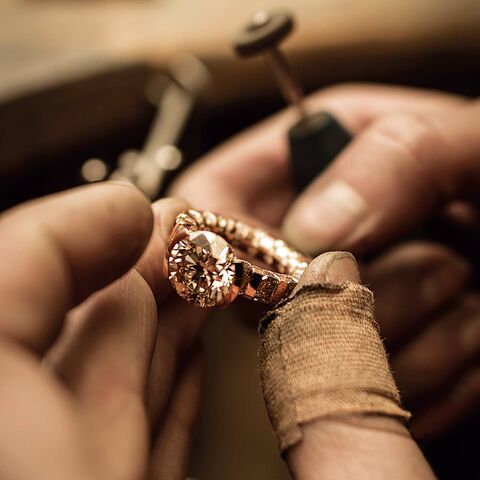 schaffrath-paradoxal-gold-diamanten-ring-schmuck-goldschmiede-juwelierlauferminden