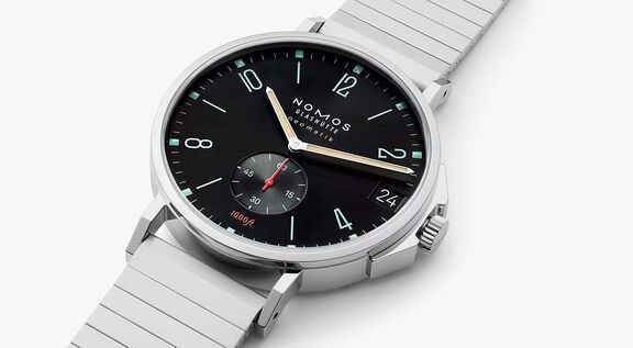 nomos-glashuette-581-tangente-sport-neomatik-42-datum-blauschwarz-uhr-juwelierlauferminden-mobil