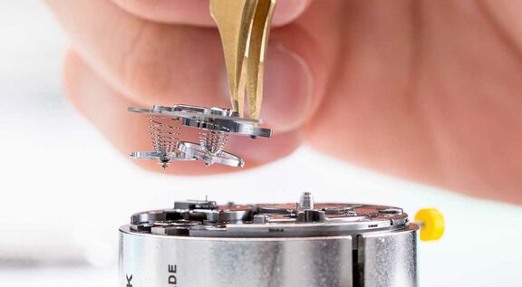 armin-strom-uhrmacher-schweiz-manufaktur-resonance-uhrwerk-uhr-juwelierlauferminden-mobil