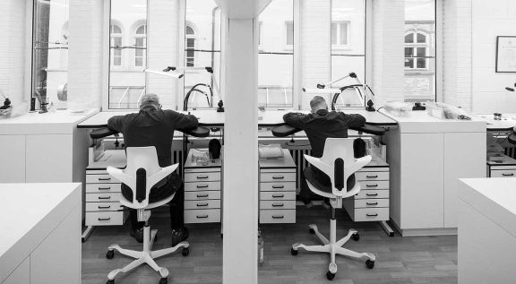 uhrenwerkstatt-uhren-revision-juwelierlauferminden-header-1-mobile