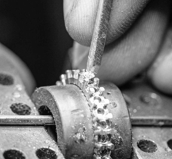 goldschmiede-schmuck-gold-diamanten-juwelierlauferminden-header-1