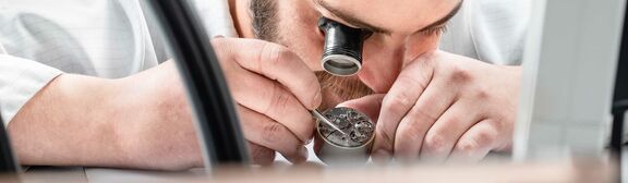 armin-strom-uhrmacher-schweiz-manufaktur-uhr-juwelierlauferminden