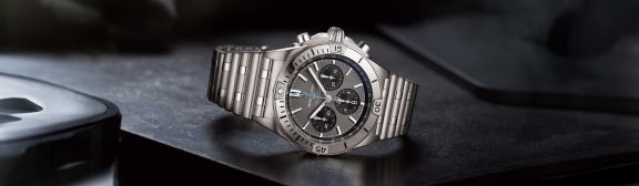 ChronomatB01_42_Titanium_EB0134101M1E1_StillLife_RVB