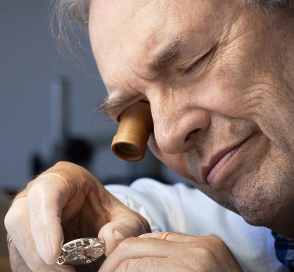 lederer-uhren-juwelierlauferminden-3-mobil