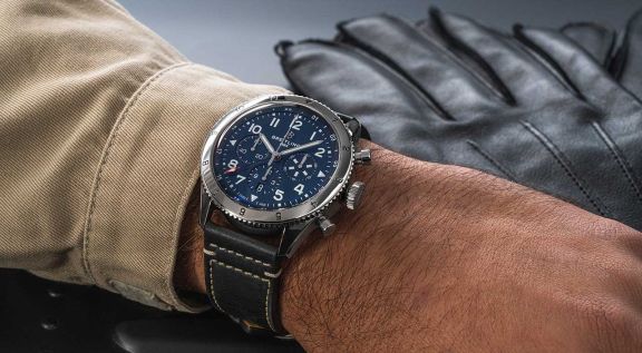 24_Breitling Super AVI Tribute to Vought F4U Corsair_Ref. AB04451A1C1X1_RGB_mobil