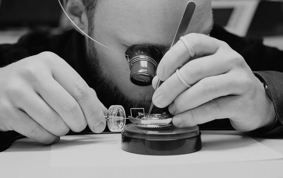 uhrenwerkstatt-uhren-revision-juwelierlauferminden-header-6-mobil