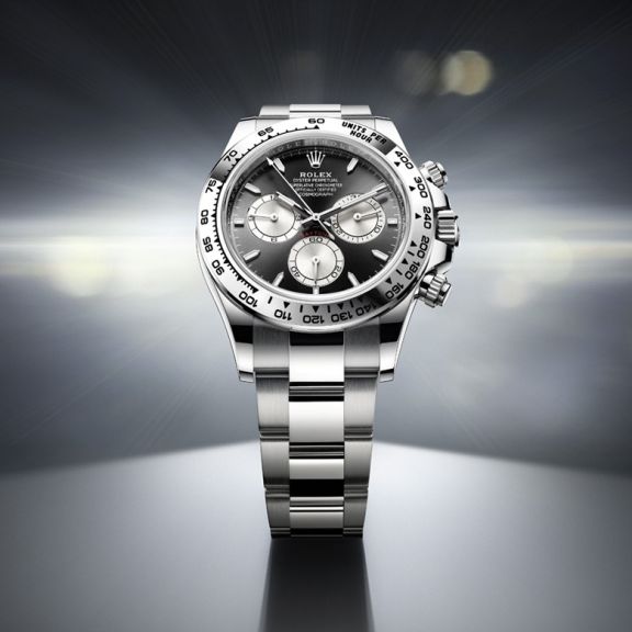 world-of-rolex-le-mans-cosmograph-daytona-the-triumph-of-endrurance-portrait